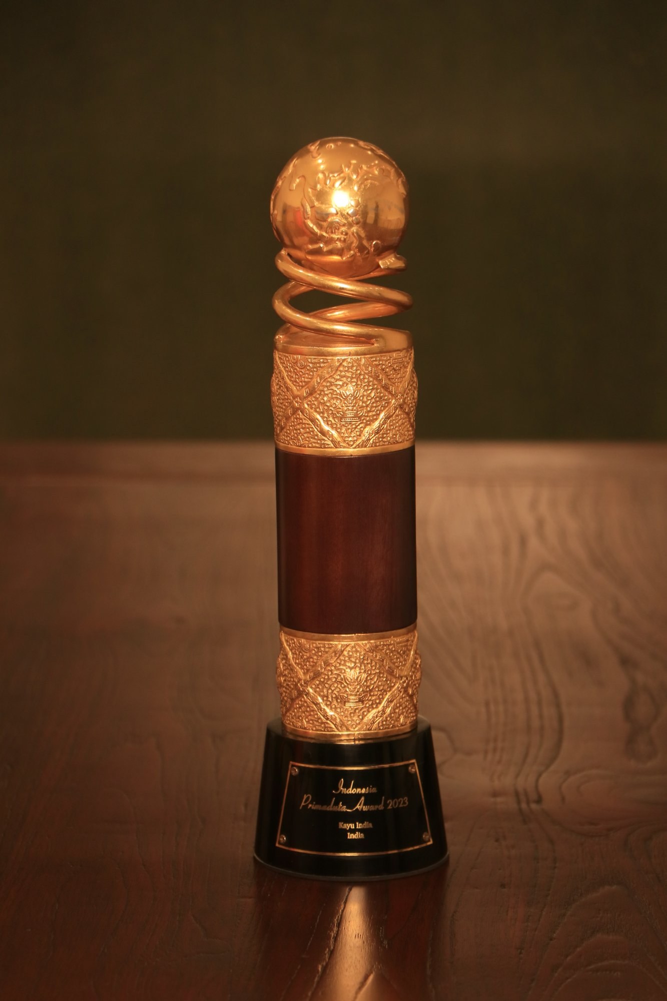 KAYU Gallery — Hand-Painted Balinese Lamp