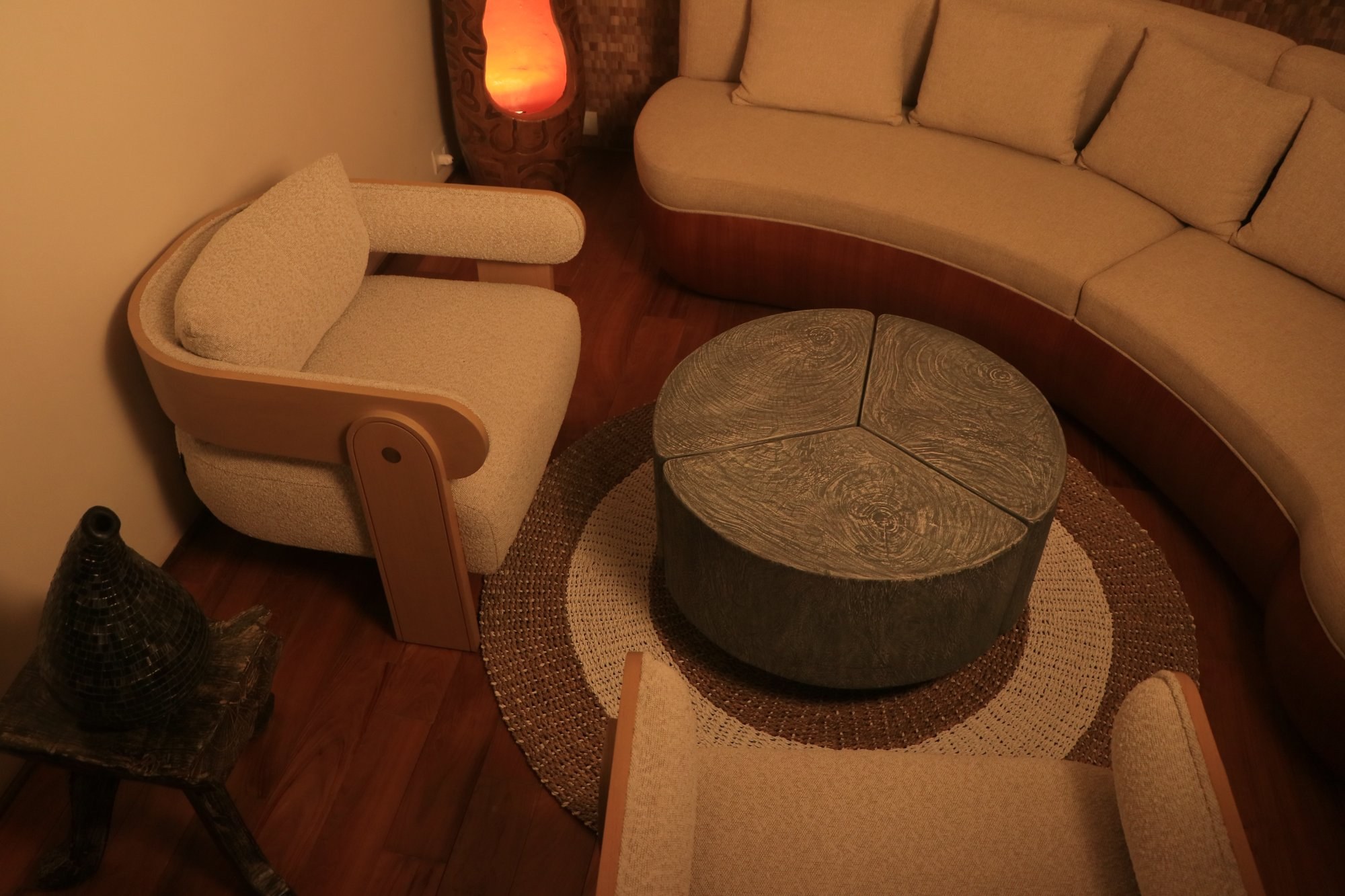 KAYU Living Room — Curved Sofa, Carved Coffee Table, Onyx Lamp