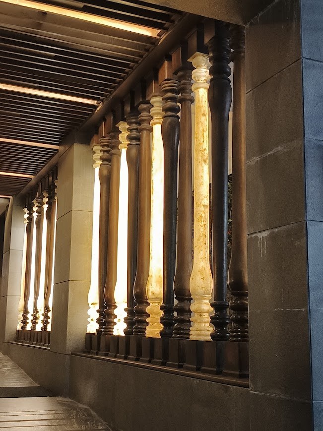 Corridor with alternating dark and light wooden balusters
